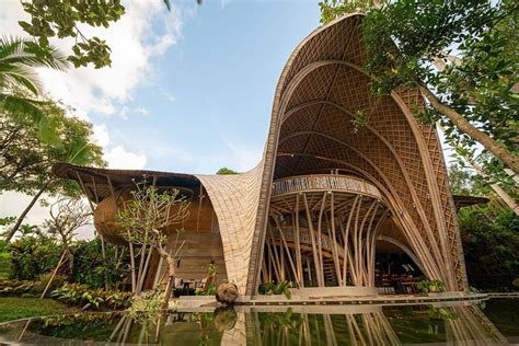   Innovative Bamboo Construction: A Tropical Tradition Renewed - Exploring Sustainable Architecture Rooted in Filipino Heritage!